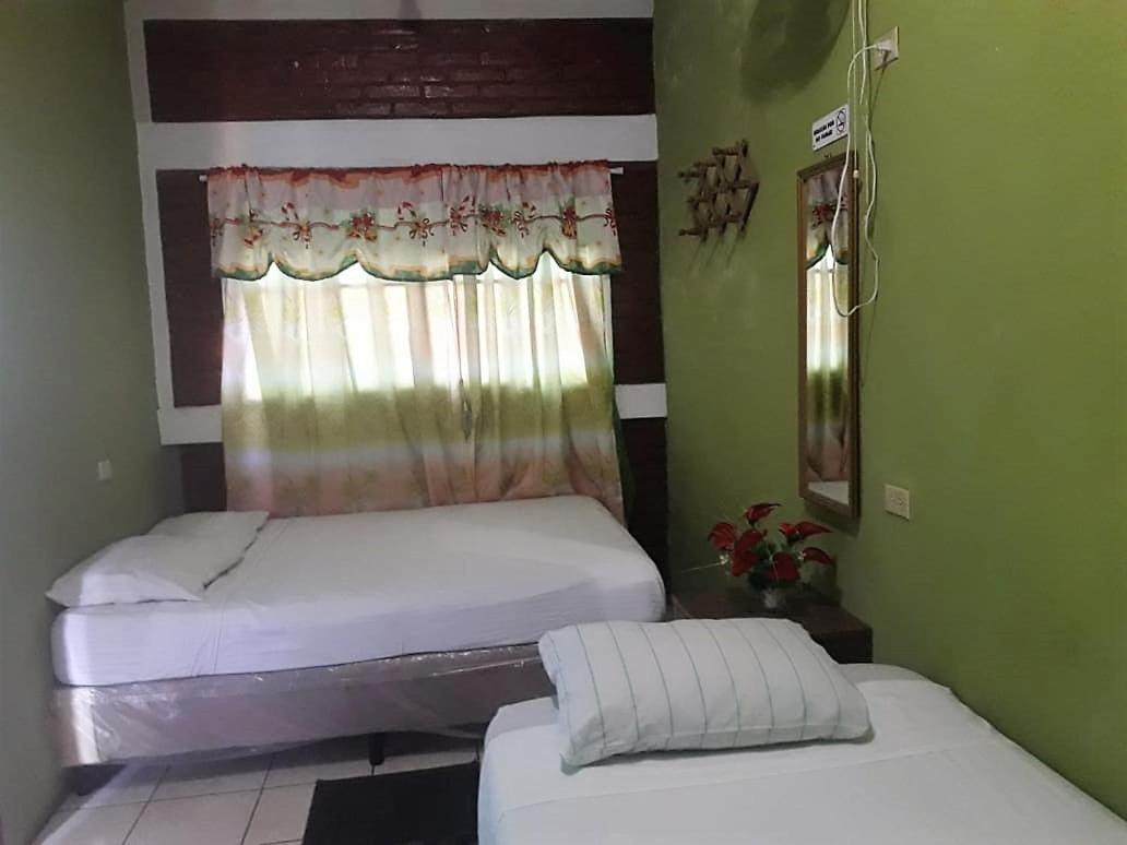 Hostal Leyendas Леон Экстерьер фото